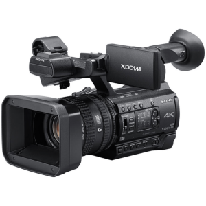 La Sony PXW-Z150 è una video camera professionale XDCAM facile da usare e che si può utilizzare per fare video in HD a 4K, con una risoluzione di 3840 x 2160 pixel. Ha un sensore CMOS Exmor da 1 pollice che la rende potente e veloce. Arriva fino a 5 volte di velocità in meno al rallentatore in Full HD e in più ha uno zoom ottico da 12x e uno Clear da 24x.